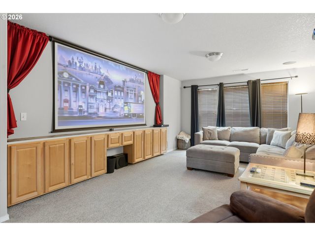 208 N WHITE OAK St, Newberg, OR 97132