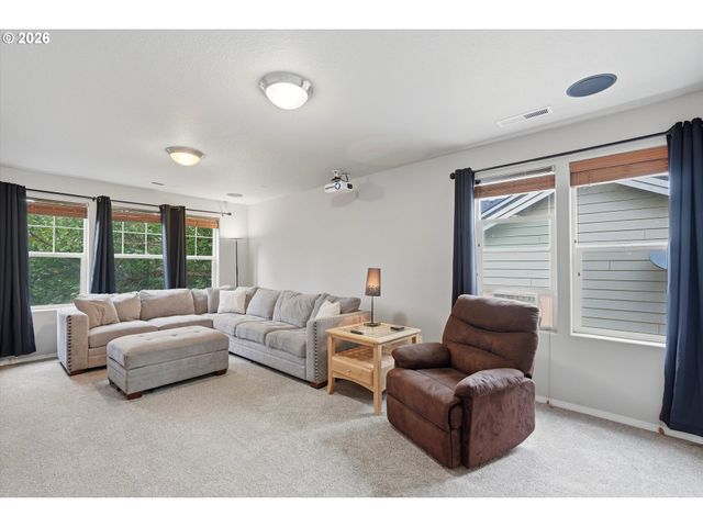 208 N WHITE OAK St, Newberg, OR 97132