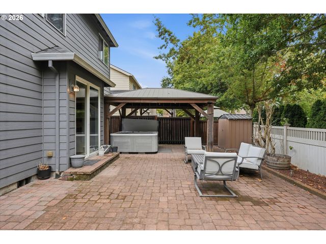 208 N WHITE OAK St, Newberg, OR 97132