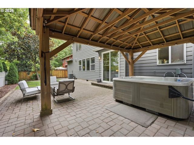 208 N WHITE OAK St, Newberg, OR 97132