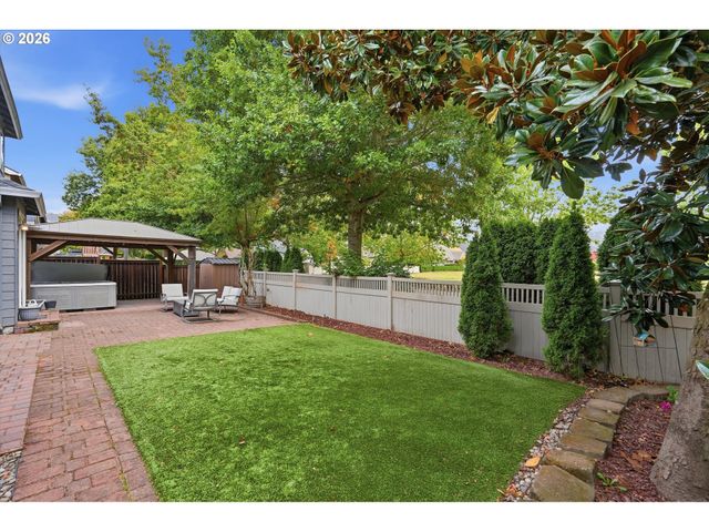 208 N WHITE OAK St, Newberg, OR 97132