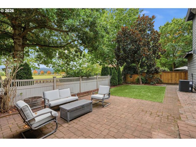 208 N WHITE OAK St, Newberg, OR 97132