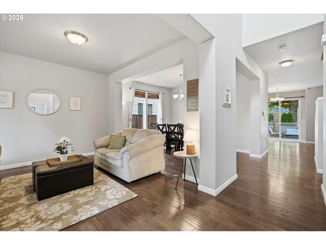 208 N WHITE OAK St, Newberg, OR 97132