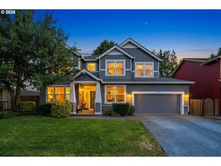 208 N WHITE OAK St, Newberg, OR 97132
