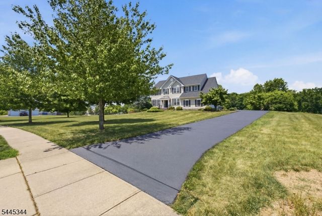 28 Music Mountain Blvd, West Amwell Twp., NJ 08530