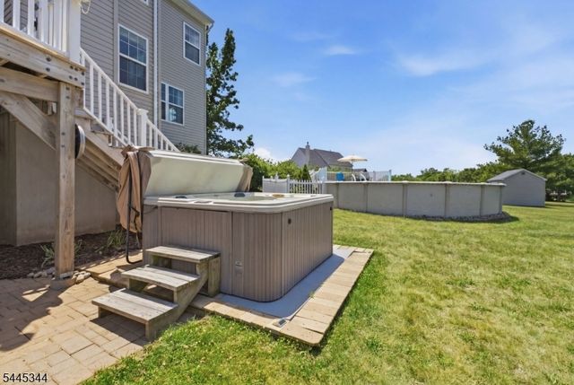 28 Music Mountain Blvd, West Amwell Twp., NJ 08530