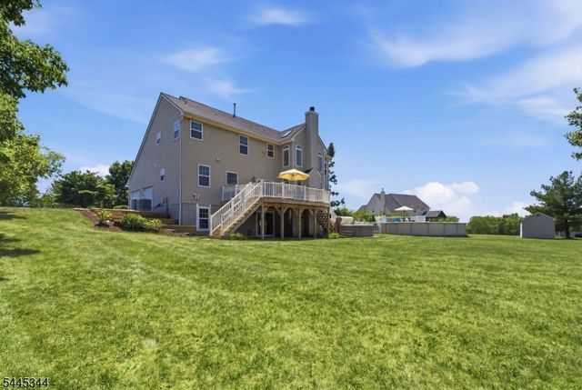 28 Music Mountain Blvd, West Amwell Twp., NJ 08530