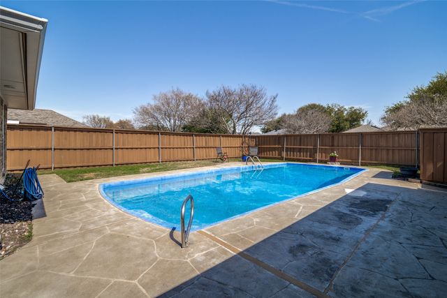 402 Fireside Drive, Richardson, TX 75081