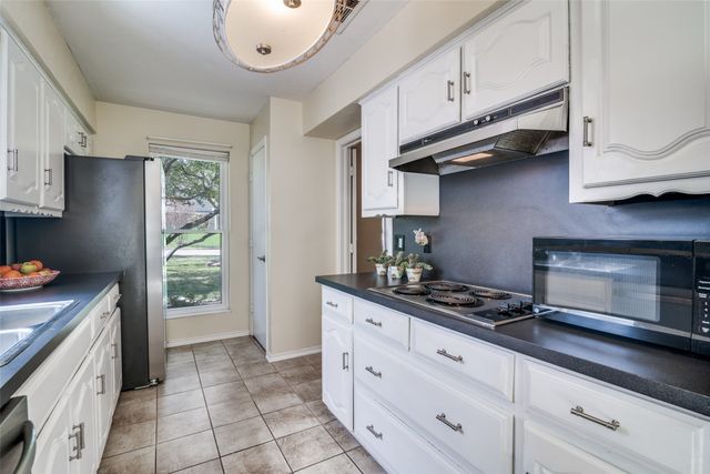 402 Fireside Drive, Richardson, TX 75081