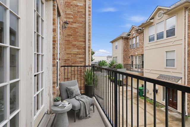 1110 Birdsall Street, Houston, TX 77007