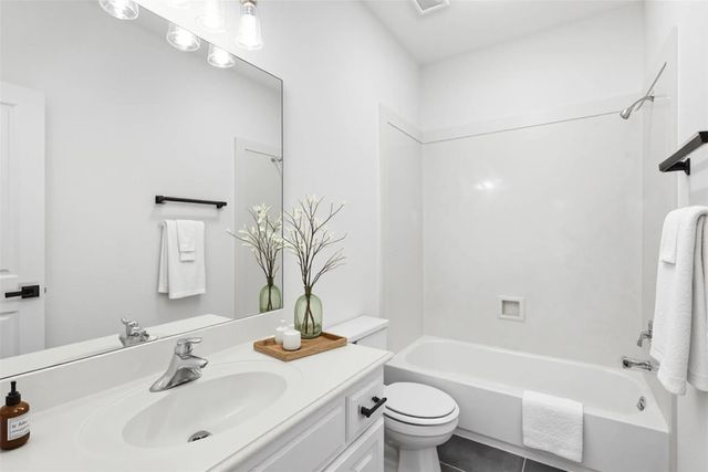 1110 Birdsall Street, Houston, TX 77007