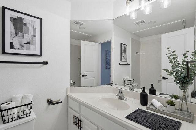 1110 Birdsall Street, Houston, TX 77007