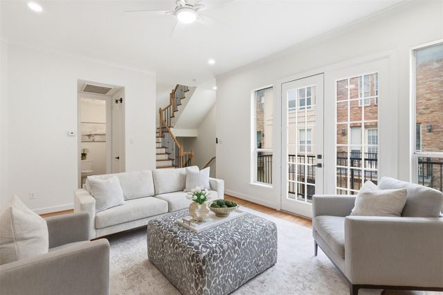 1110 Birdsall Street, Houston, TX 77007