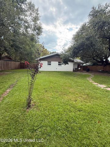 316 Mincheck Road, Ocean Springs, MS 39564
