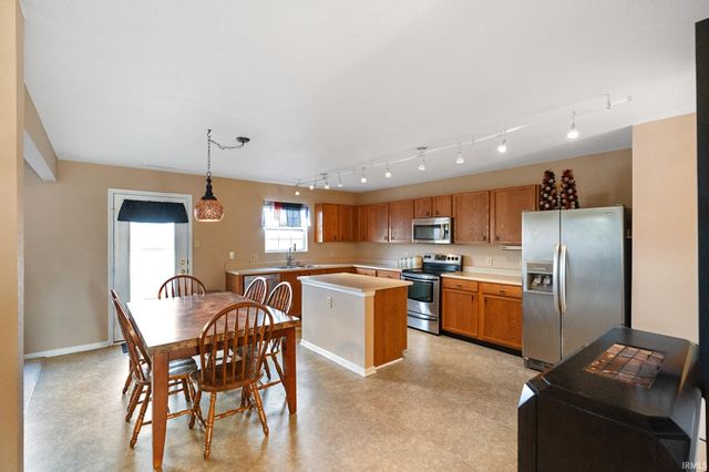 3052 W Meadowbend Drive, Monrovia, IN 46157