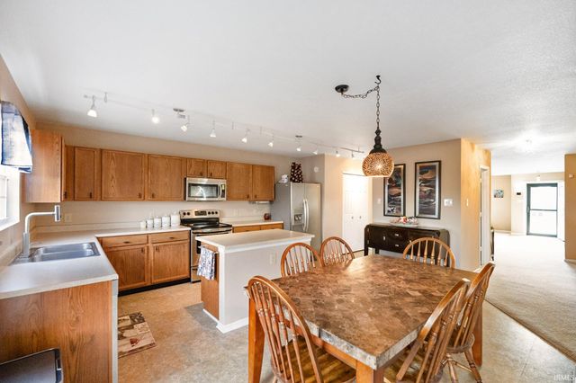 3052 W Meadowbend Drive, Monrovia, IN 46157