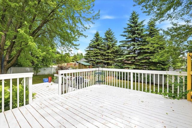 31225 Peninsula Avenue, Lindstrom, MN 55045