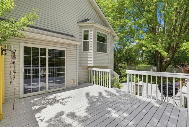 31225 Peninsula Avenue, Lindstrom, MN 55045