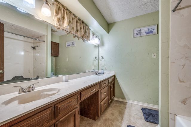 508 S Pedigo Street, Pilot Point, TX 76258