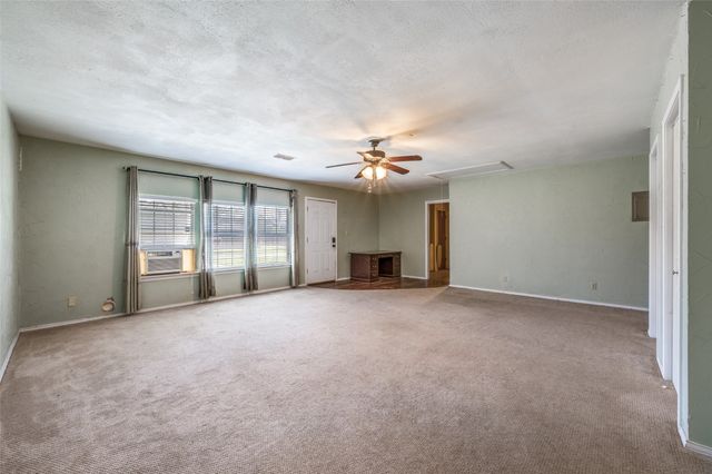 508 S Pedigo Street, Pilot Point, TX 76258