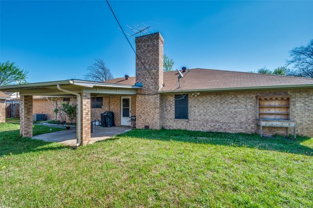508 S Pedigo Street, Pilot Point, TX 76258