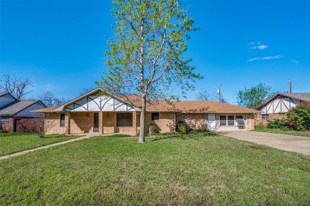 508 S Pedigo Street, Pilot Point, TX 76258