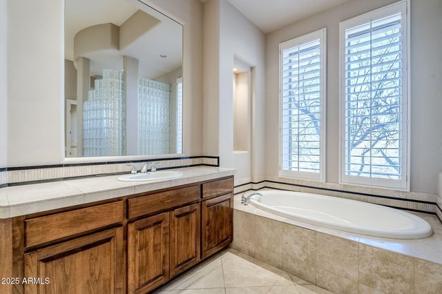 8037 E THORNTREE Drive, Scottsdale, AZ 85266