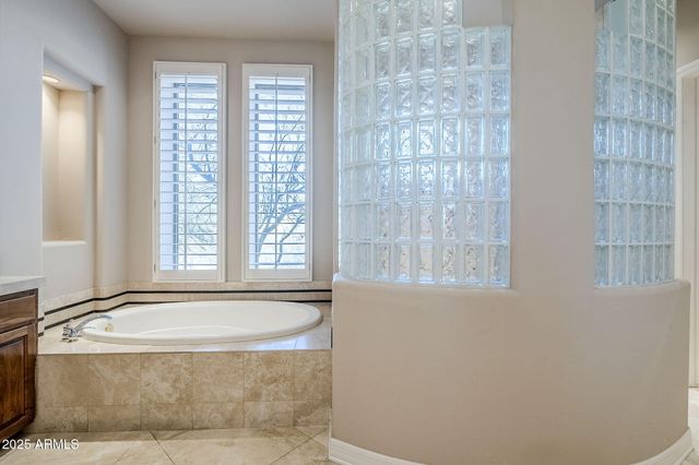 8037 E THORNTREE Drive, Scottsdale, AZ 85266