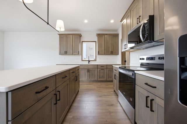 10350 Burgundy Drive, Horace, ND 58047