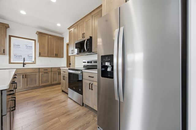 10350 Burgundy Drive, Horace, ND 58047