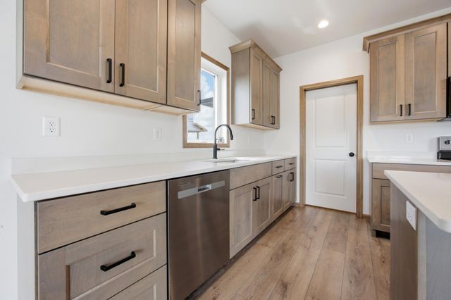 10350 Burgundy Drive, Horace, ND 58047