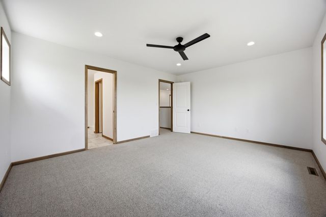 10350 Burgundy Drive, Horace, ND 58047