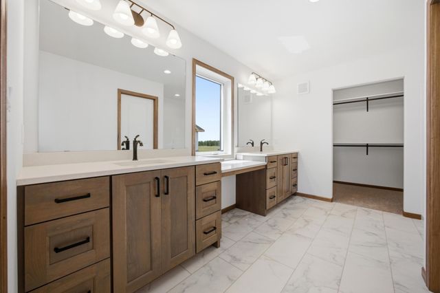 10350 Burgundy Drive, Horace, ND 58047