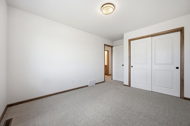 10350 Burgundy Drive, Horace, ND 58047