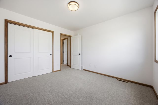 10350 Burgundy Drive, Horace, ND 58047