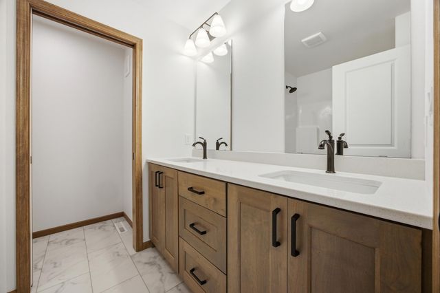 10350 Burgundy Drive, Horace, ND 58047