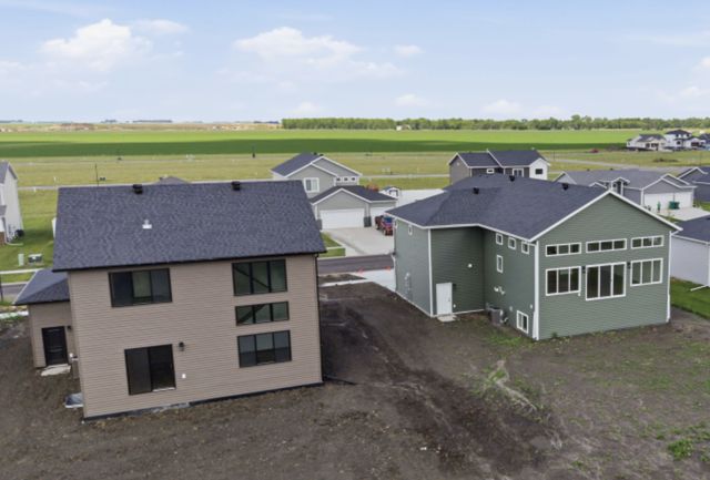 10350 Burgundy Drive, Horace, ND 58047