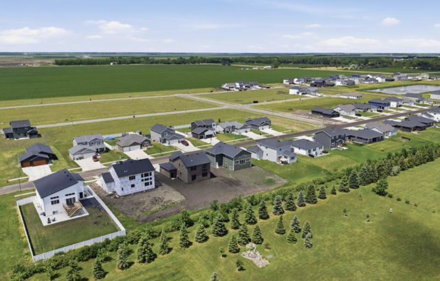 10350 Burgundy Drive, Horace, ND 58047