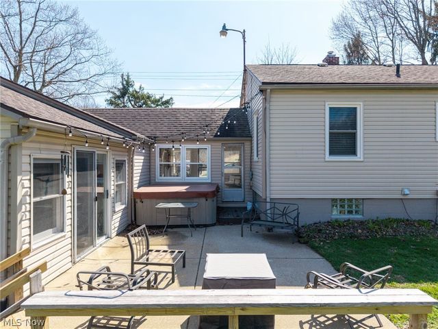 2427 Wadsworth Road, Norton, OH 44203