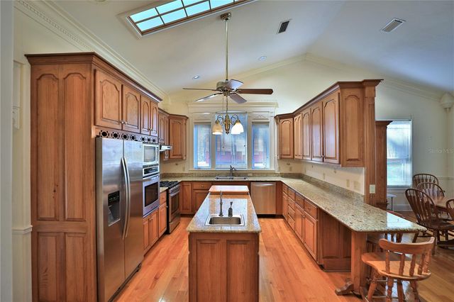 15551 NW HIGHWAY 225, Reddick, FL 32686