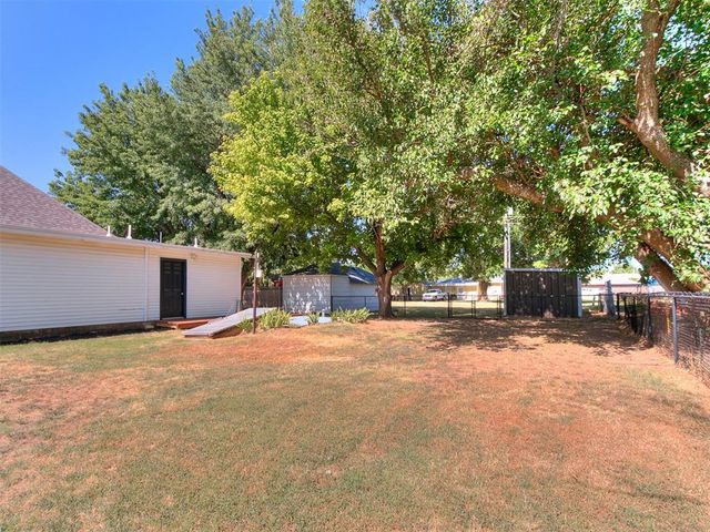 305 SE 1st Street, Tuttle, OK 73089