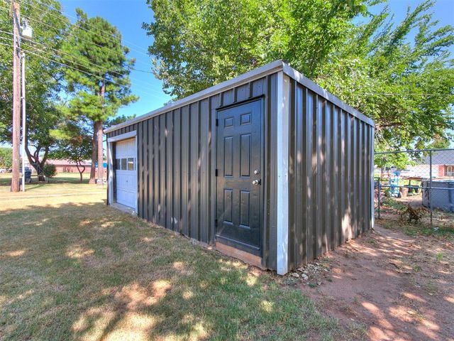 305 SE 1st Street, Tuttle, OK 73089