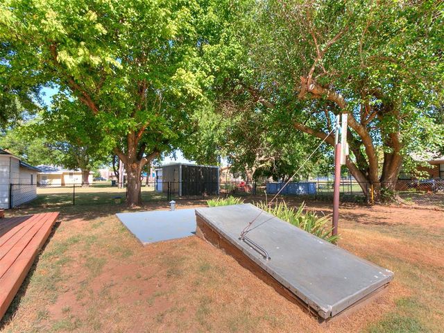 305 SE 1st Street, Tuttle, OK 73089