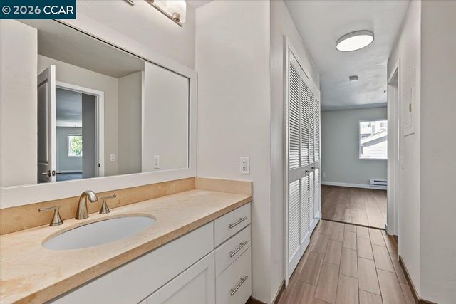 6400 Christie Ave 2221, Emeryville, CA 94608
