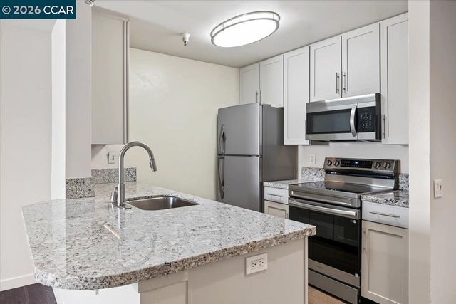 6400 Christie Ave 2221, Emeryville, CA 94608