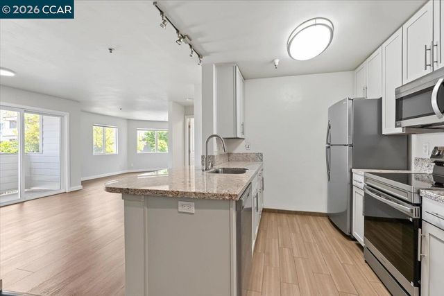 6400 Christie Ave 2221, Emeryville, CA 94608