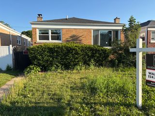 2909 W Howard Street, Chicago, IL 60645