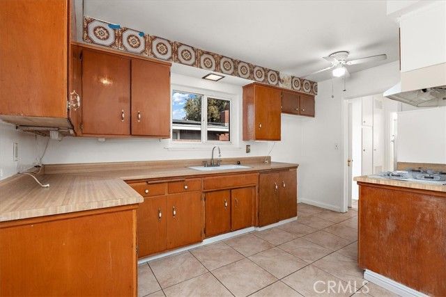 566 S Hepner, Covina, CA 91723