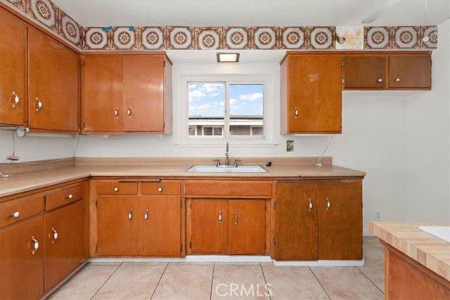 566 S Hepner, Covina, CA 91723