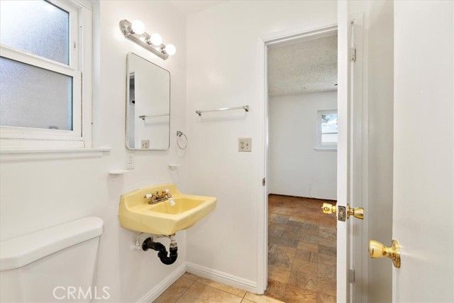 566 S Hepner, Covina, CA 91723